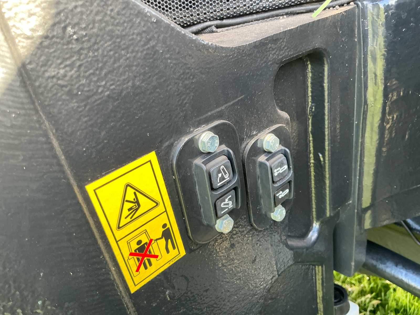 Seitenansicht des gebrauchten New Holland T7.300 Raupendozers