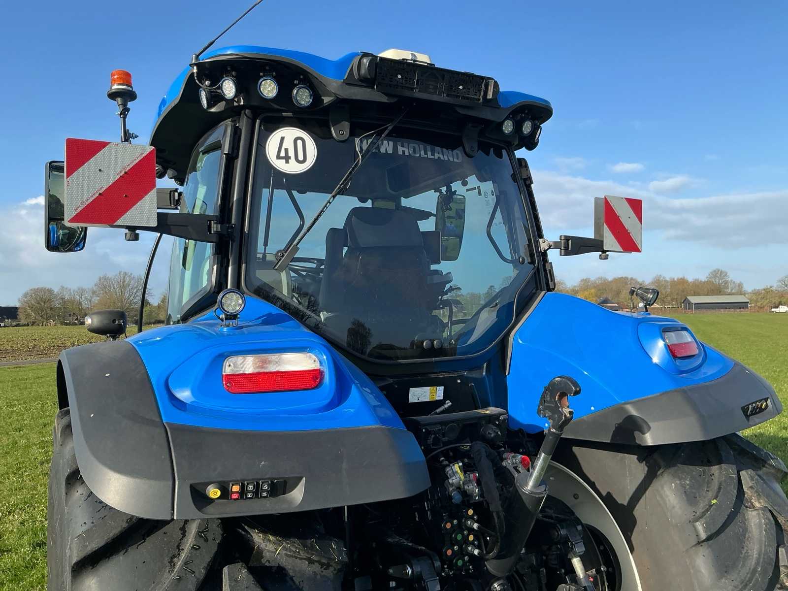 Seitenansicht des gebrauchten New Holland T7.300 Raupendozers