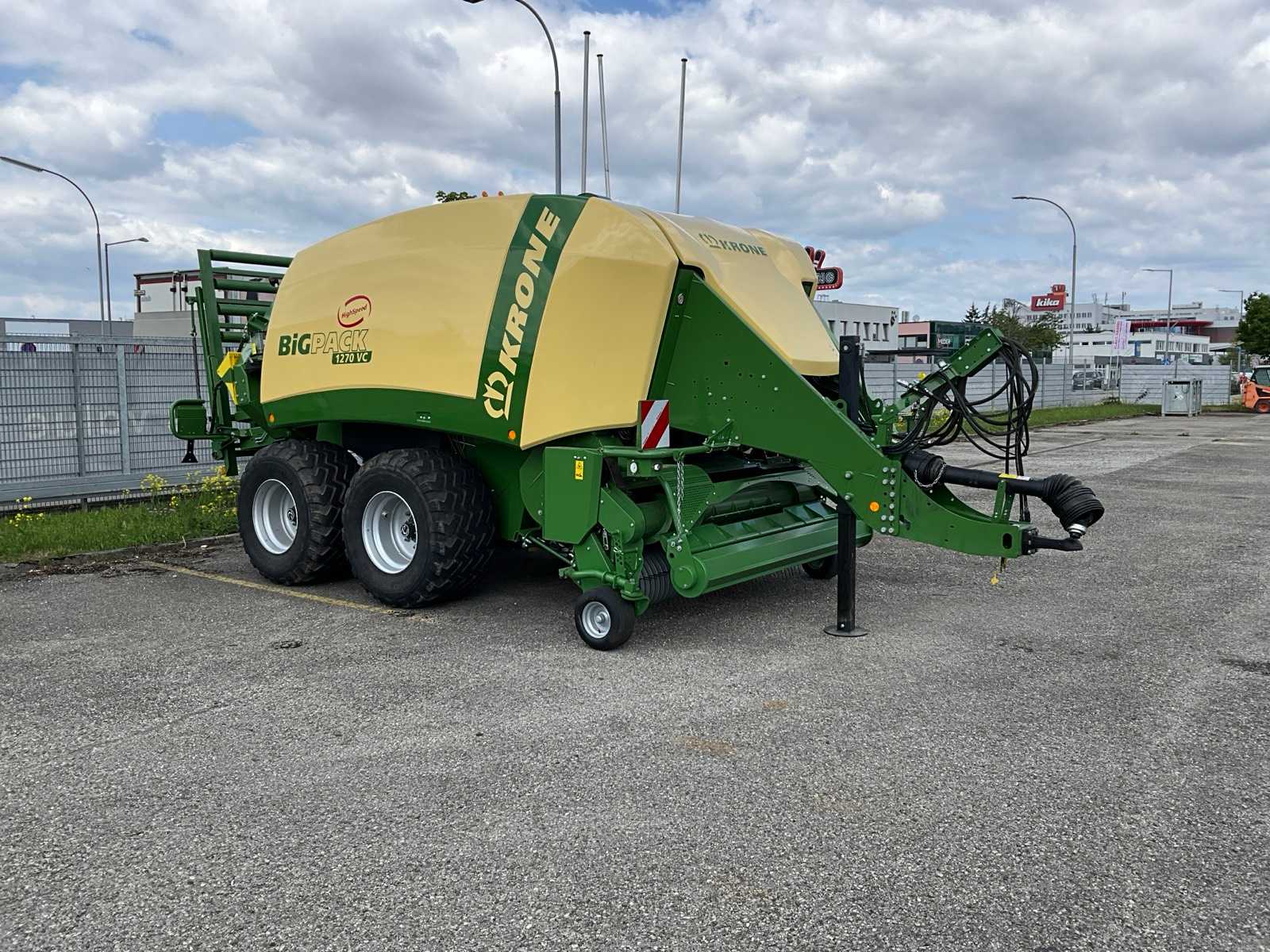 Radlader Krone - Big Pack 1270 VC in Aktion