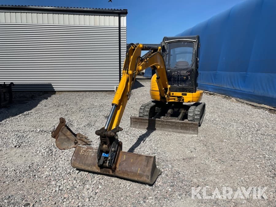 JCB 8030 Bagger im Einsatz auf einer Baustelle
