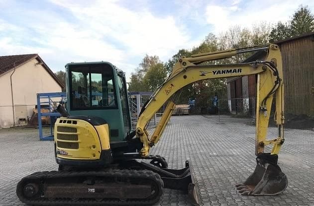 Vorderansicht des Yanmar VIO 50 Minibaggers in gutem Zustand